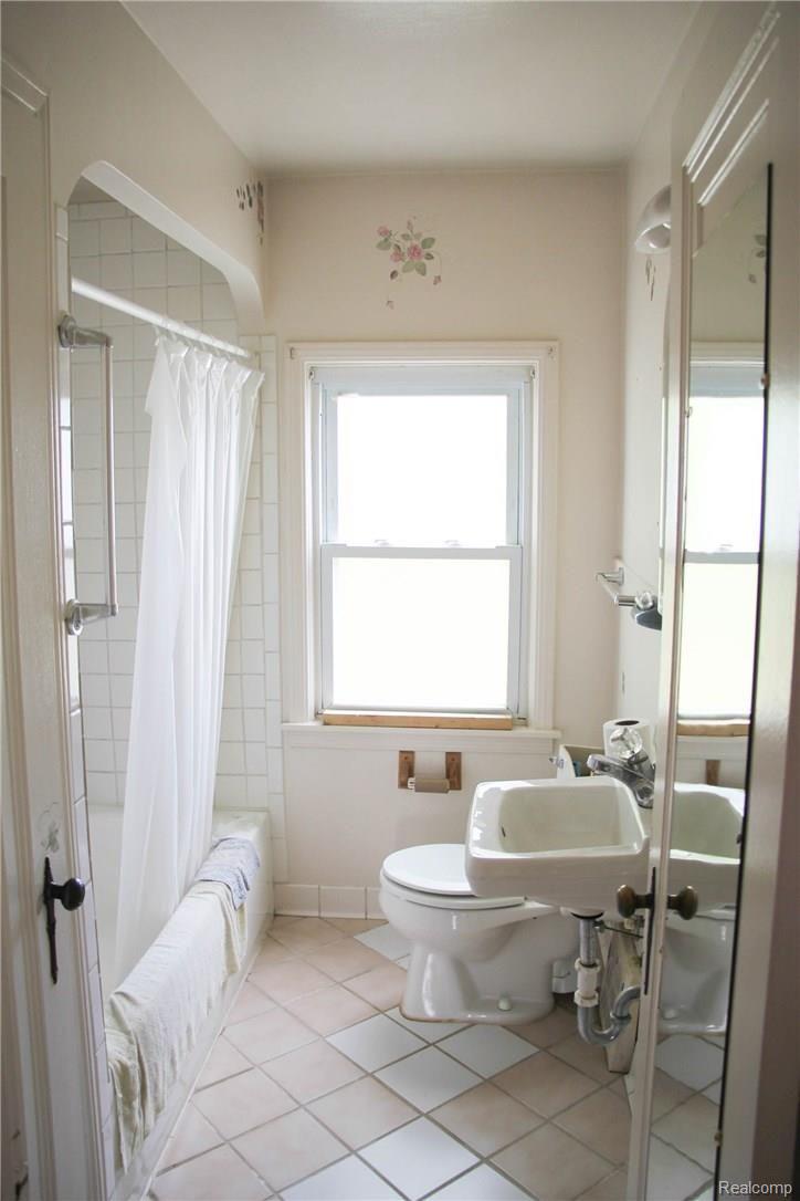 6259 Denton Road Belleville, MI 48111 - Photo 13 of 29 IMG_5696.jpg