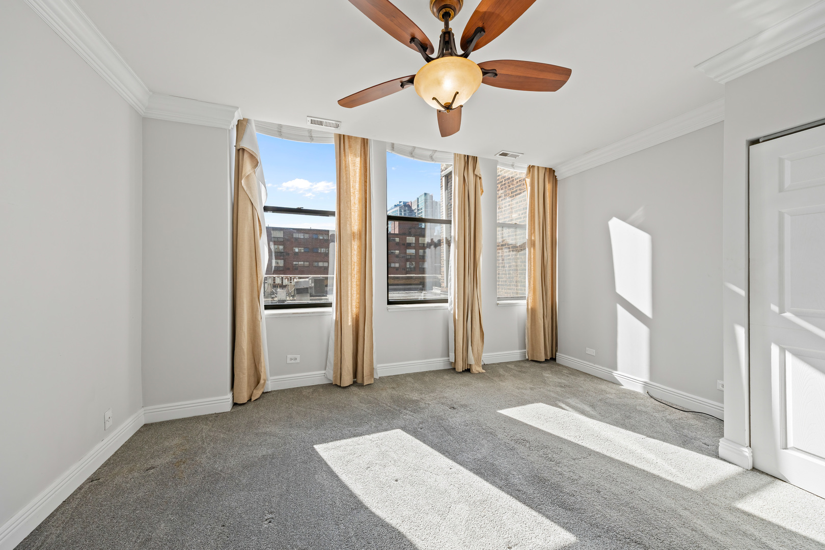 780 South Federal Street, Unit 407 Chicago, IL 60605 - Photo 17 of 20 wooden floor in an empty room with a window