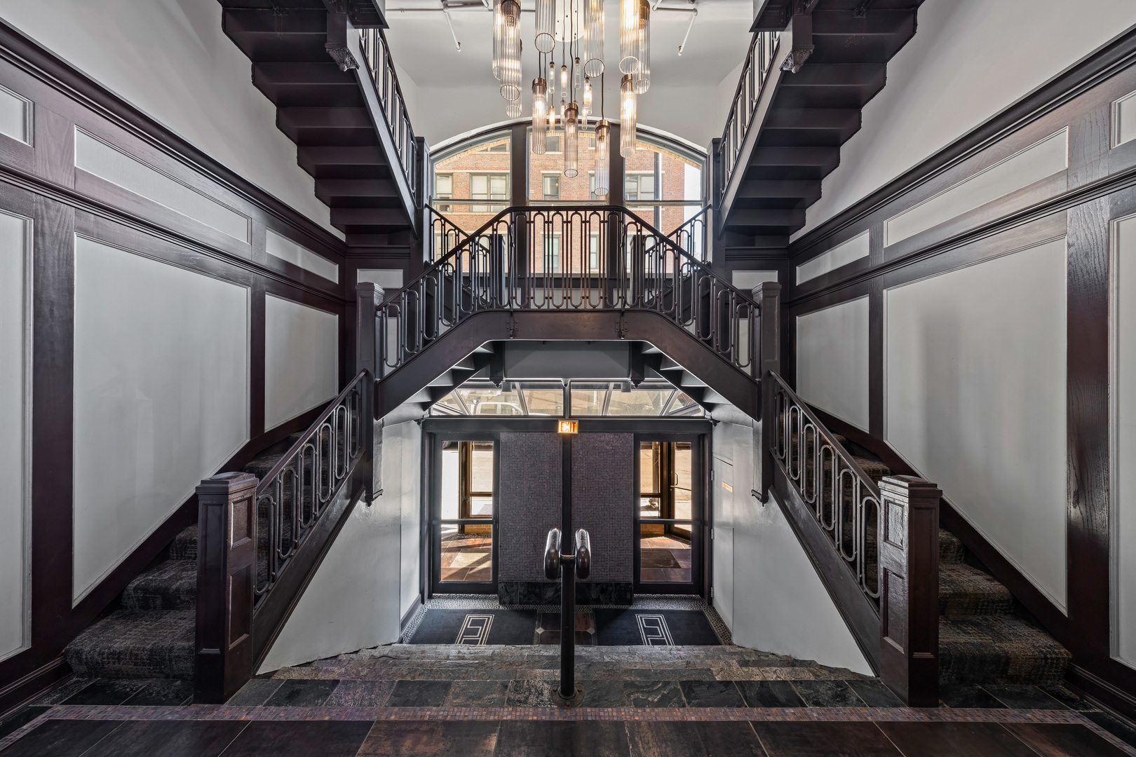 780 South Federal Street, Unit 407 Chicago, IL 60605 - Photo 2 of 20 a view of entryway