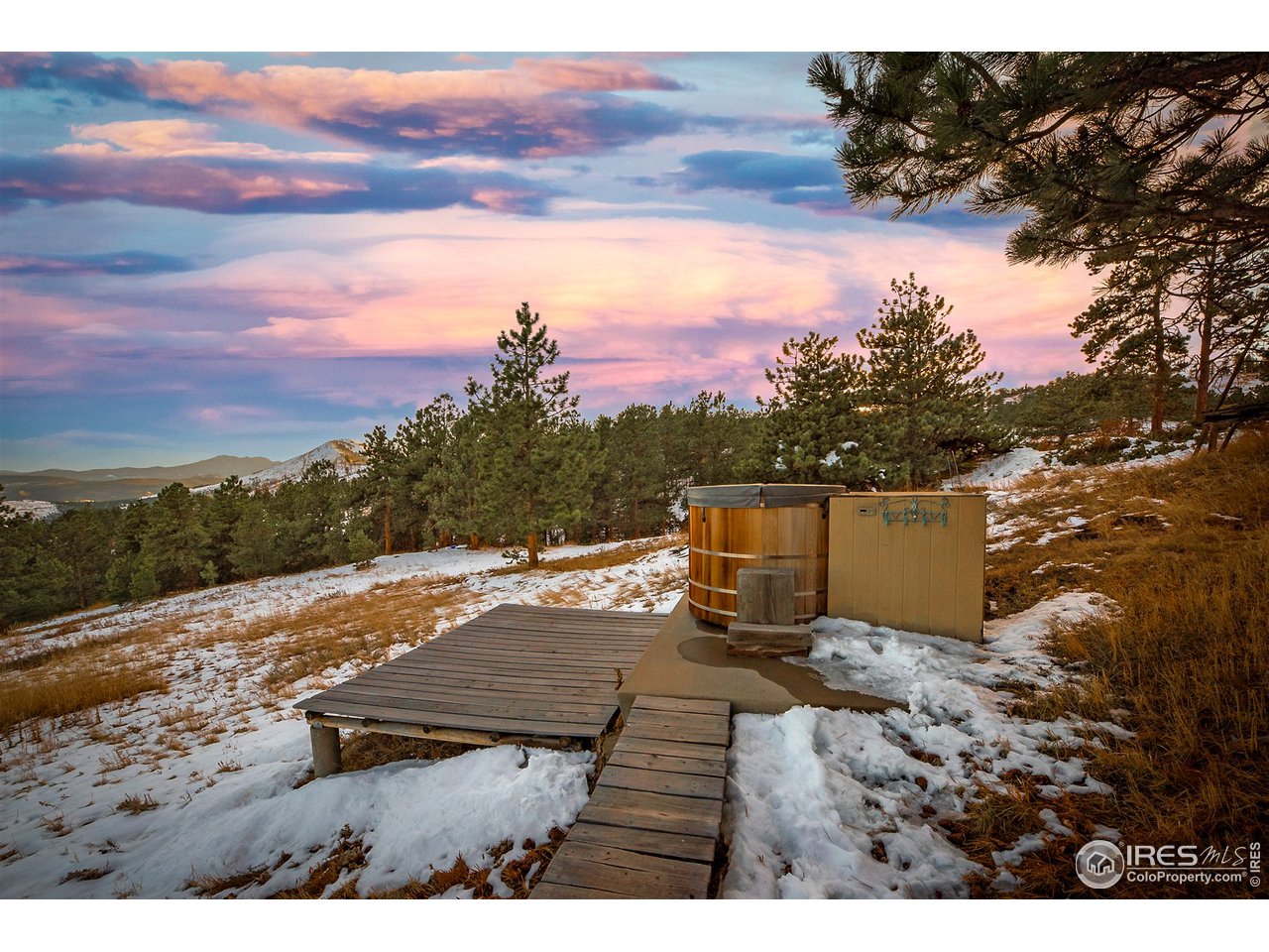 1048 Dixon Road Boulder, CO 80302 - Photo 33 of 39 a view of a outdoor space