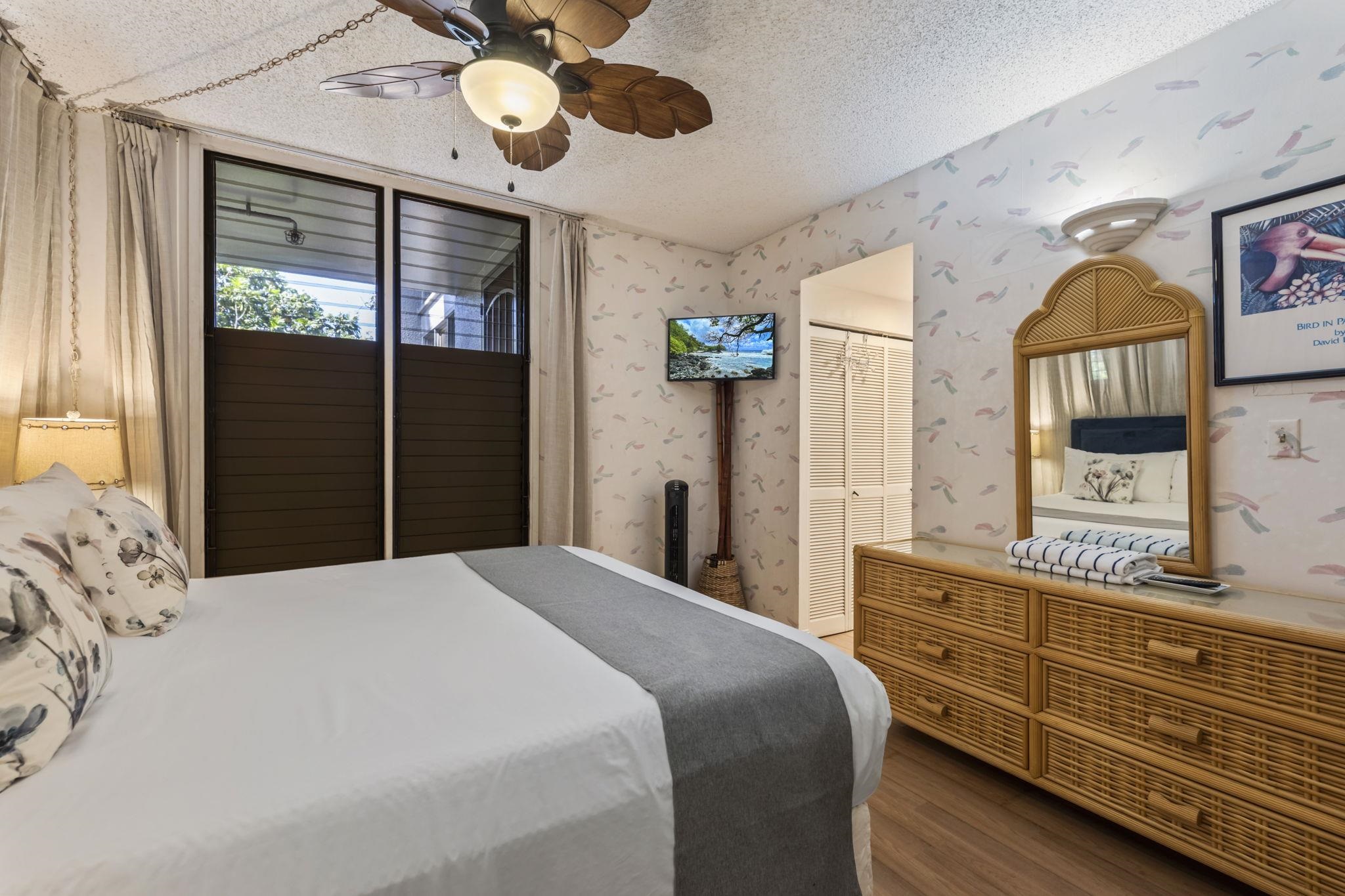 3875 Lower Honoapiilani Road, Unit B205 Lahaina, HI 96761 - Photo 15 of 28 a bedroom with a large bed and a window