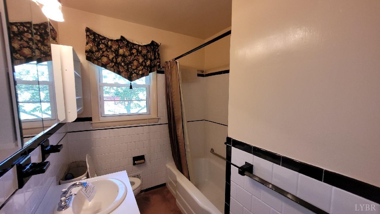 7110 Meadowbrook Road Lynchburg, VA 24502 - Photo 5 of 13 Gallery Image 5