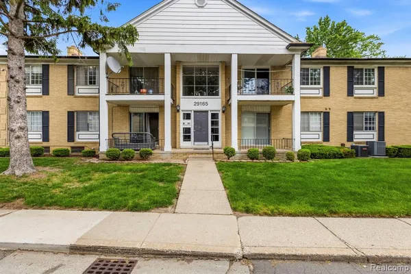 $97,000 | 29165 Hayes Road, Warren, MI 48088
