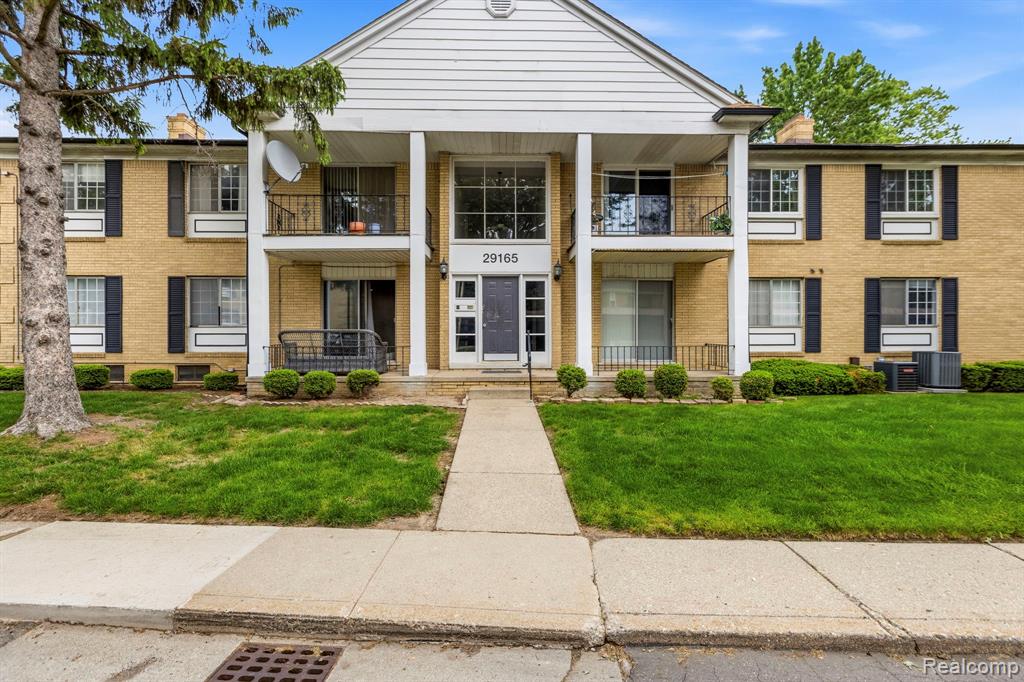 29165 Hayes Road Warren, MI 48088 - Photo 1 of 31