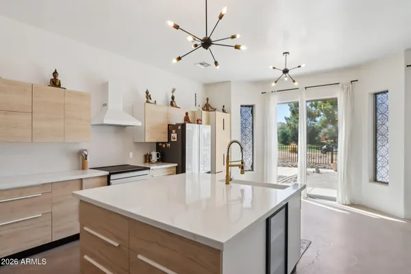 $725,000 | 7002 South 38th Place, Phoenix, AZ 85042