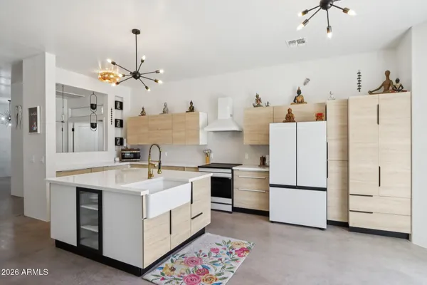 $725,000 | 7002 South 38th Place, Phoenix, AZ 85042