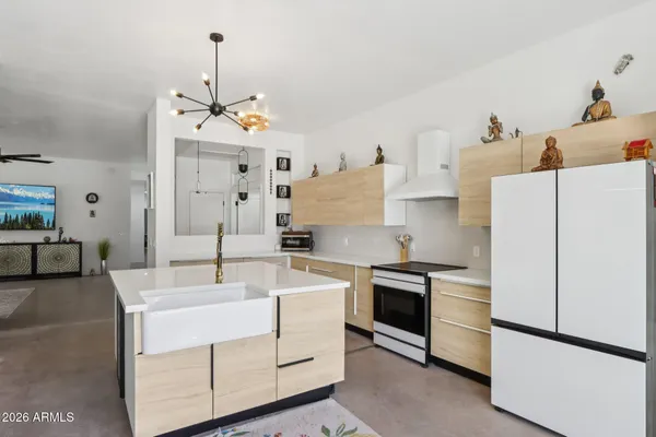 $725,000 | 7002 South 38th Place, Phoenix, AZ 85042