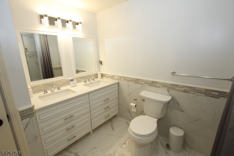 7 Stuart Street Waldwick, NJ 07463 - Photo 24 of 49