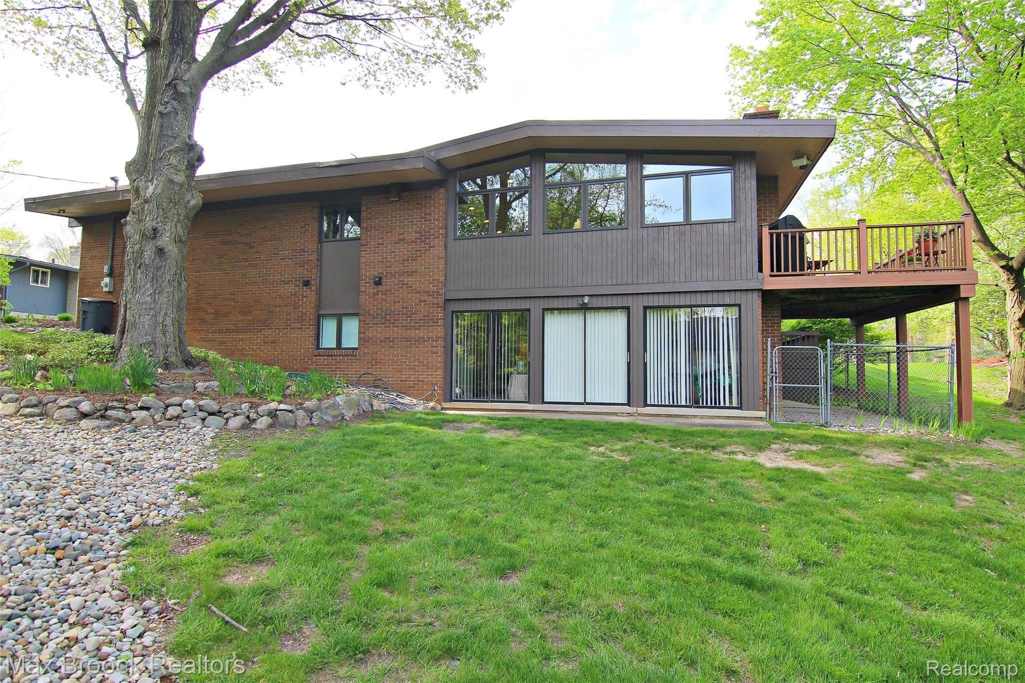 4667 Patrick Road West Bloomfield, MI 48322 - Photo 34 of 37 Patrick Rd Back.jpg