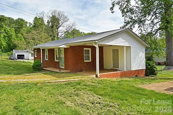 $1,795 | 266 Long Street, Statesville, NC 28677