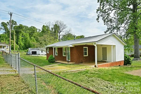 $1,695 | 266 Long Street, Statesville, NC 28677