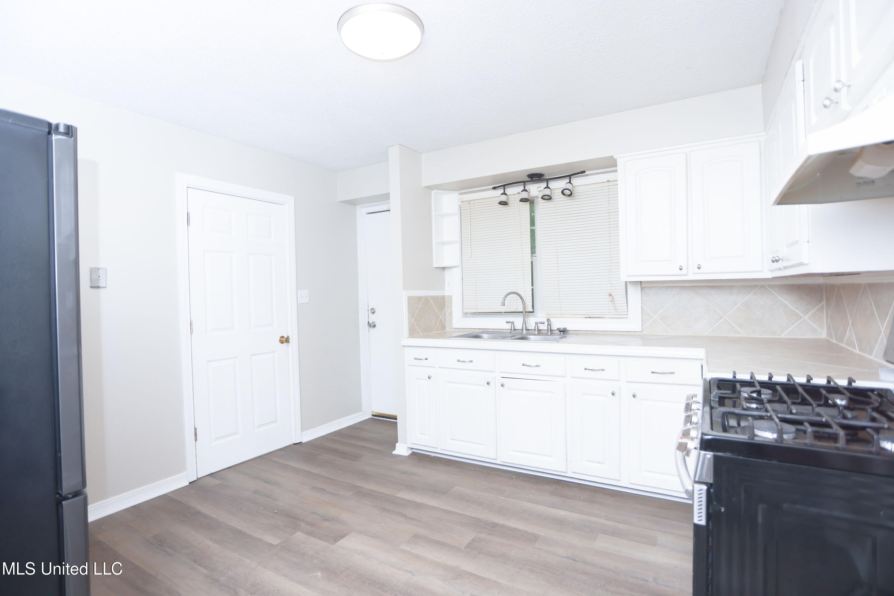 5448 Crepe Myrtle Drive Jackson, MS 39206 - Photo 3 of 13 IMG_6377