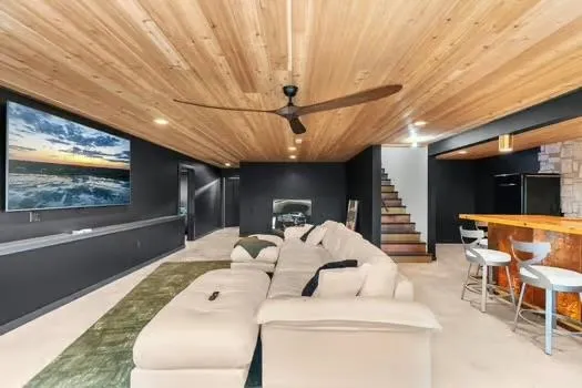 $1,475,000 | 16195 # 1 Coy, Viola, WI 54664