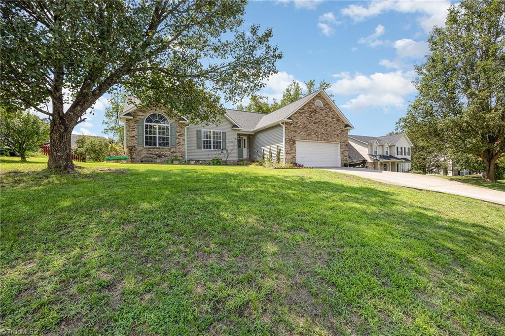 2011 Flay Cecil Road Thomasville, NC 27360 - Photo 3 of 28 Gallery Image 3