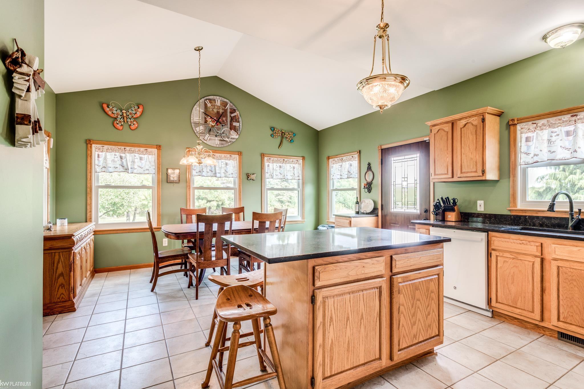 8066 Duquette Road Yale, MI 48097 - Photo 6 of 33 50092641-5.JPG