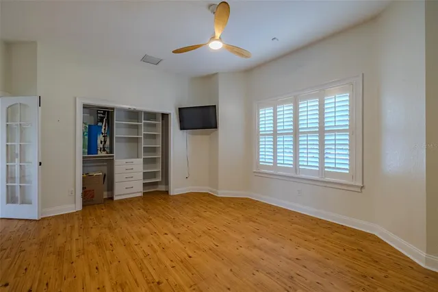 a view of a livingroom with an empty space