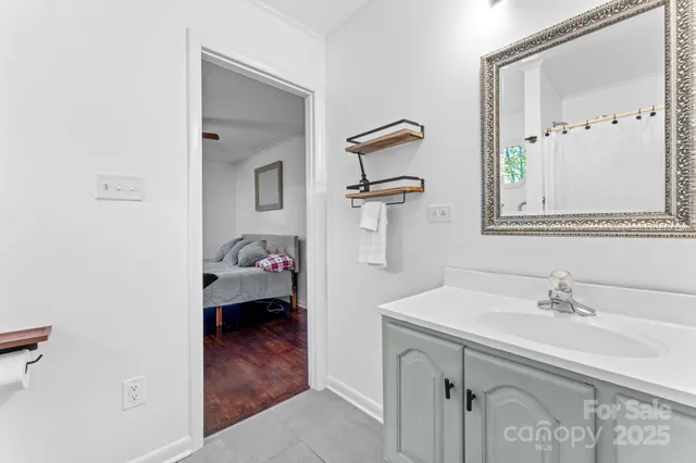 a en suite bathroom with a sink and mirror