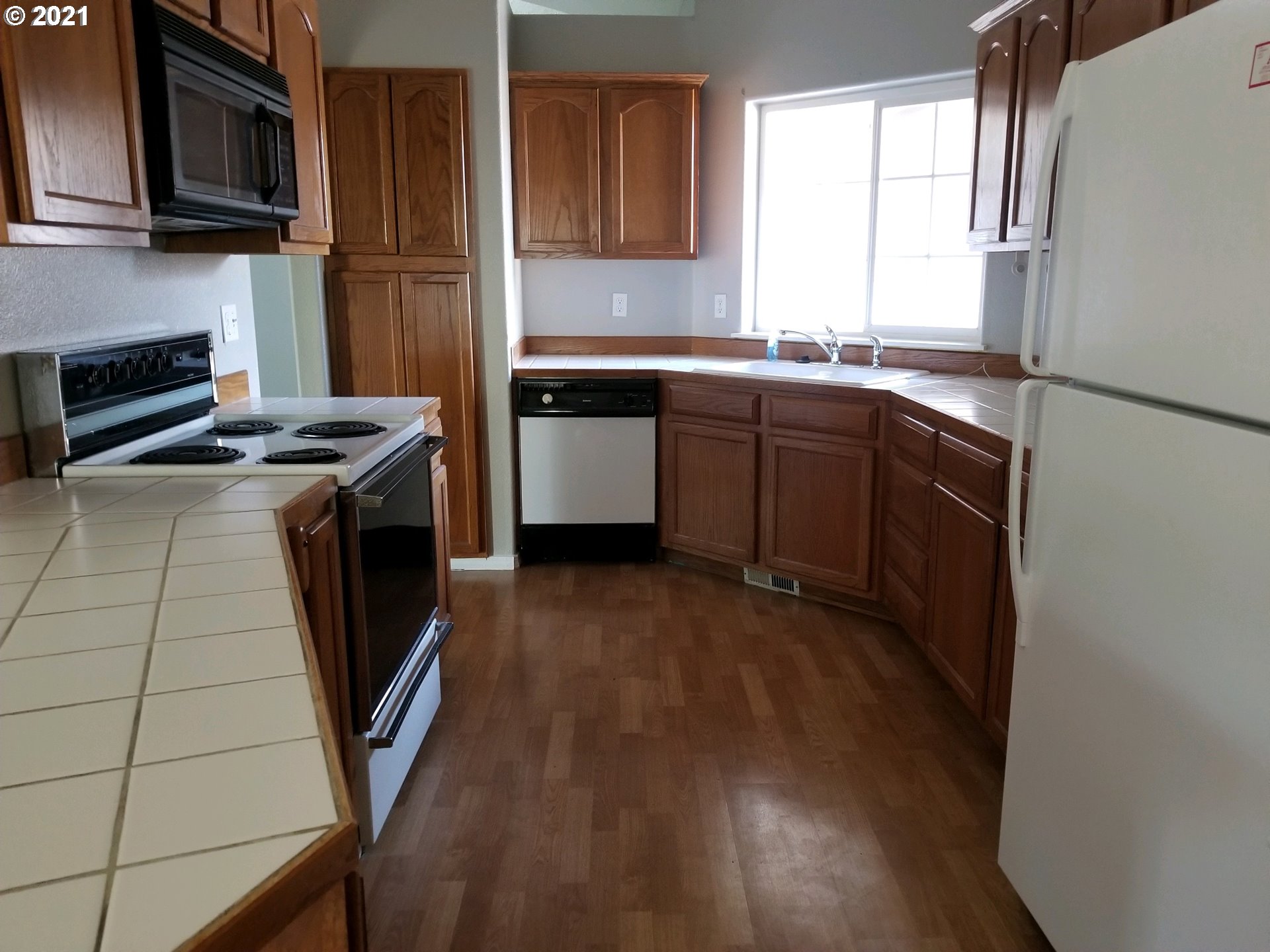 2575 Southwest Lillyben Court Gresham, OR 97080 - Photo 3 of 10