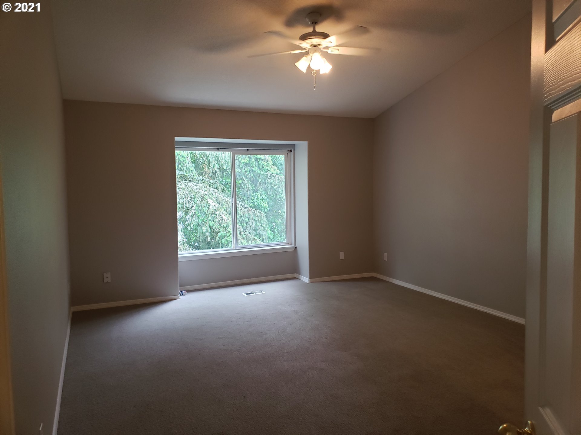 2575 Southwest Lillyben Court Gresham, OR 97080 - Photo 6 of 10