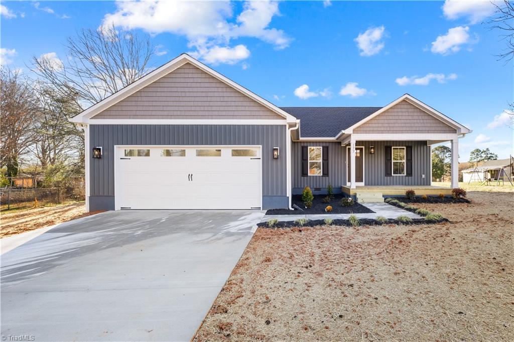 177 Monticello Road Statesville, NC 28625 - Photo 2 of 39