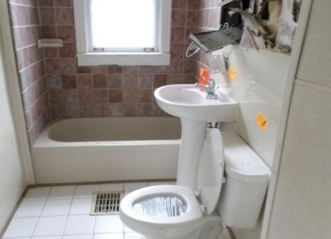 2210 North Keating Avenue Chicago, IL 60639 - Photo 6 of 10 a bathroom with a sink a toilet and bathtub