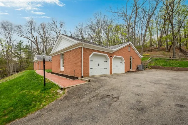 $699,000 | 507 Buttermilk Lane, Bradford Woods, PA 15015