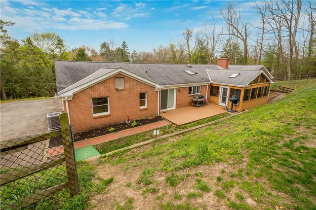 $699,000 | 507 Buttermilk Lane, Bradford Woods, PA 15015