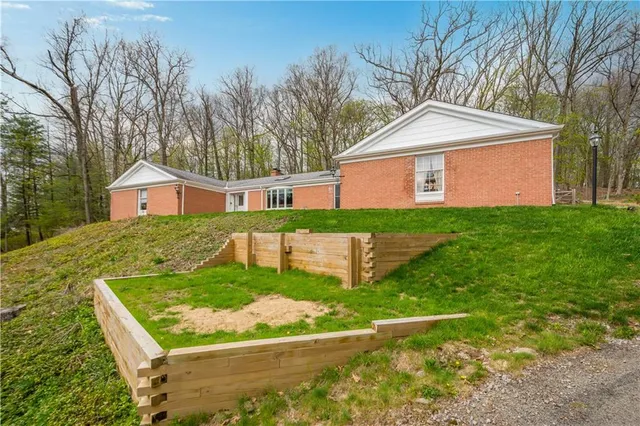 $699,000 | 507 Buttermilk Lane, Bradford Woods, PA 15015