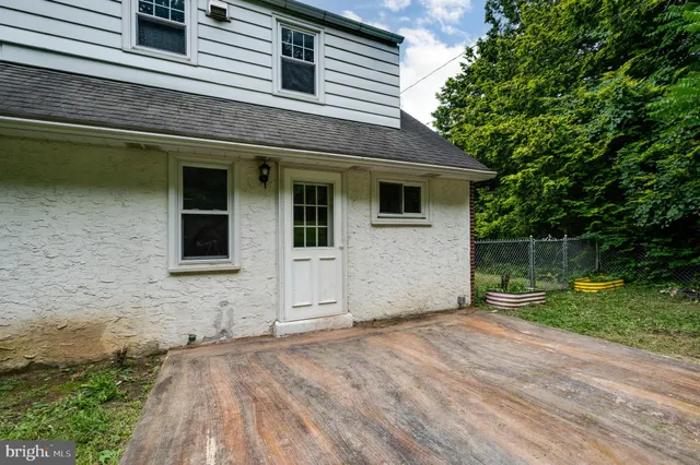 a view of house with backyard and garden