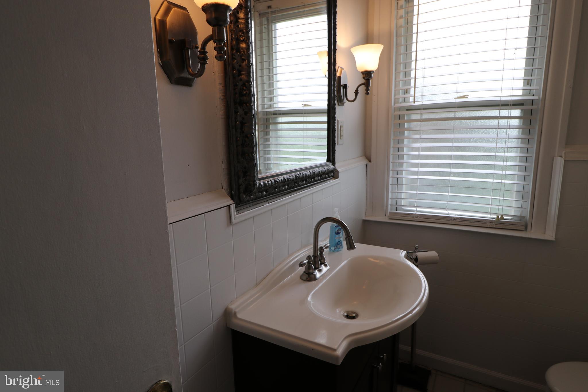 1712 South State Road Upper Darby, PA 19082 - Photo 24 of 40 Main Bathroom