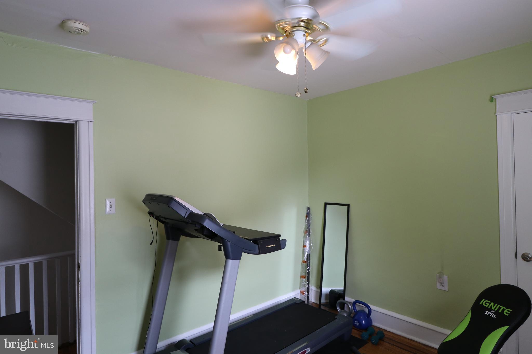 1712 South State Road Upper Darby, PA 19082 - Photo 29 of 40 Middle Bedroom