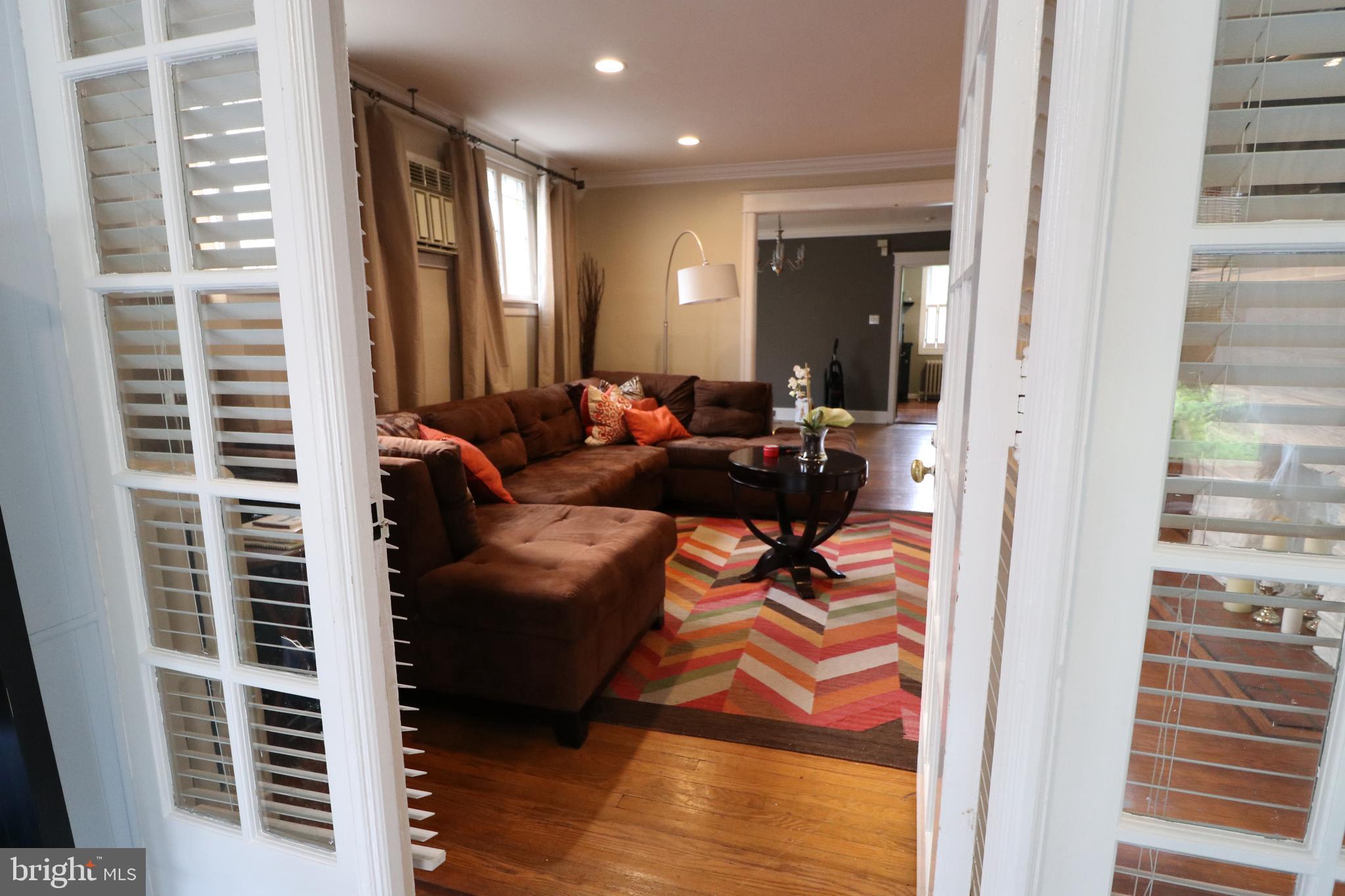 1712 South State Road Upper Darby, PA 19082 - Photo 7 of 40 Entering Living Room