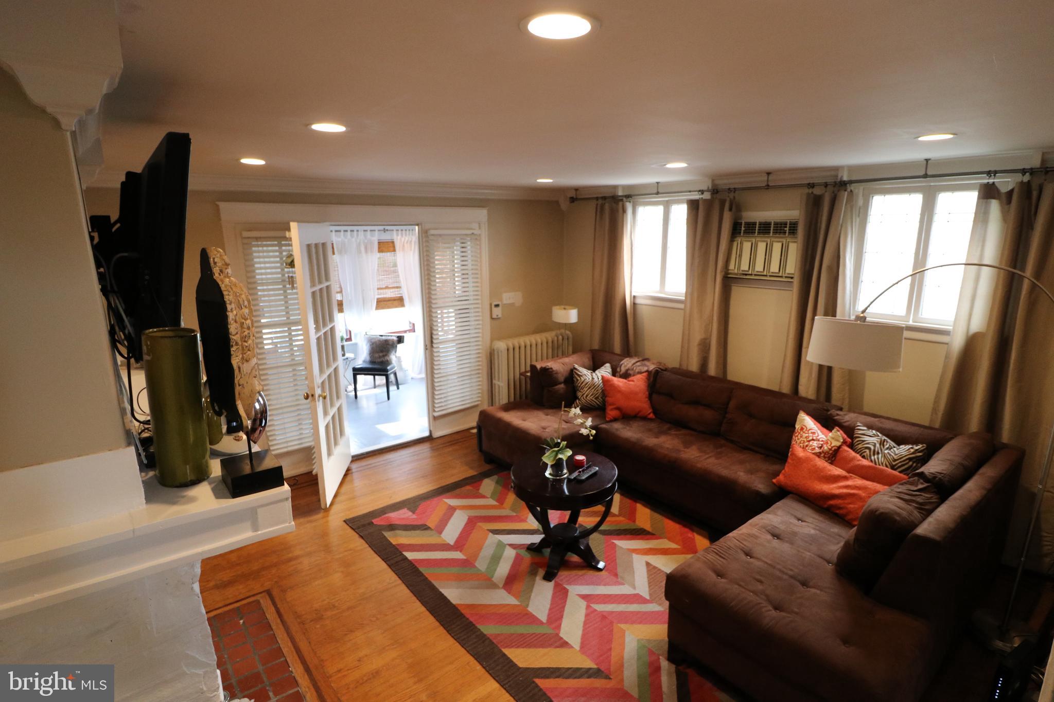 1712 South State Road Upper Darby, PA 19082 - Photo 8 of 40 Living Room