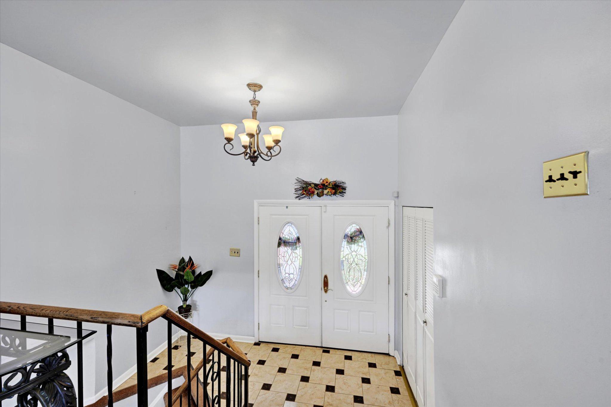 9704 Eustice Road Randallstown, MD 21133 - Photo 4 of 43 Large Foyer