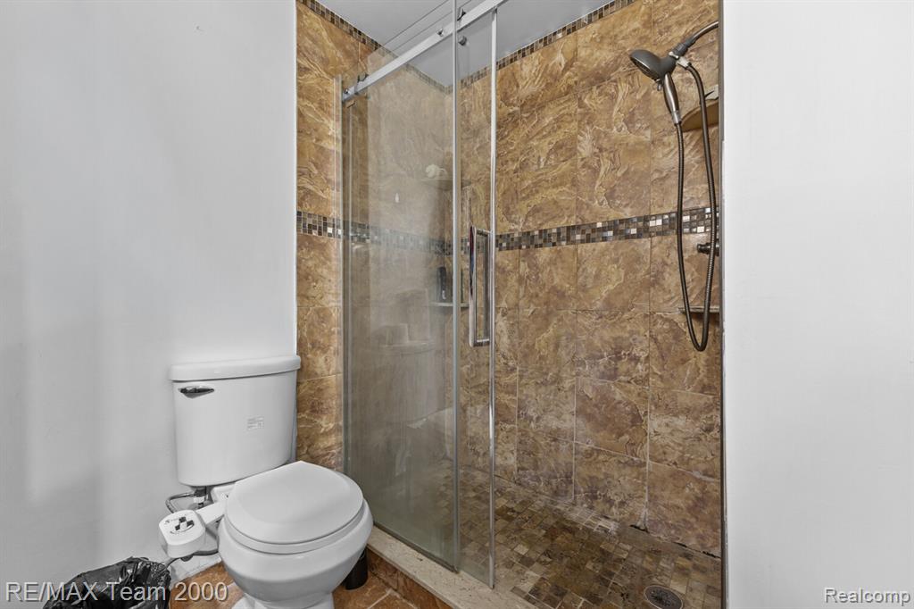 12049 Ina Drive Sterling Heights, MI 48312 - Photo 9 of 20