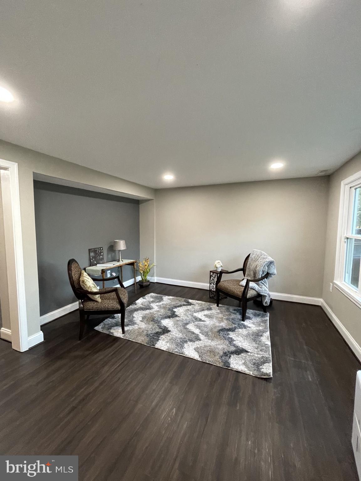 106 Kent Point Road Stevensville, MD 21666 - Photo 2 of 24 Enter into the Living Area.