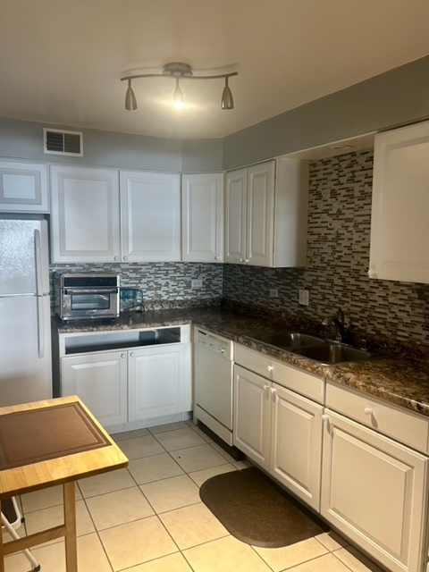 435 Ridge Road, Unit 102 Wilmette, IL 60091 - Photo 6 of 15 Gallery Image 6