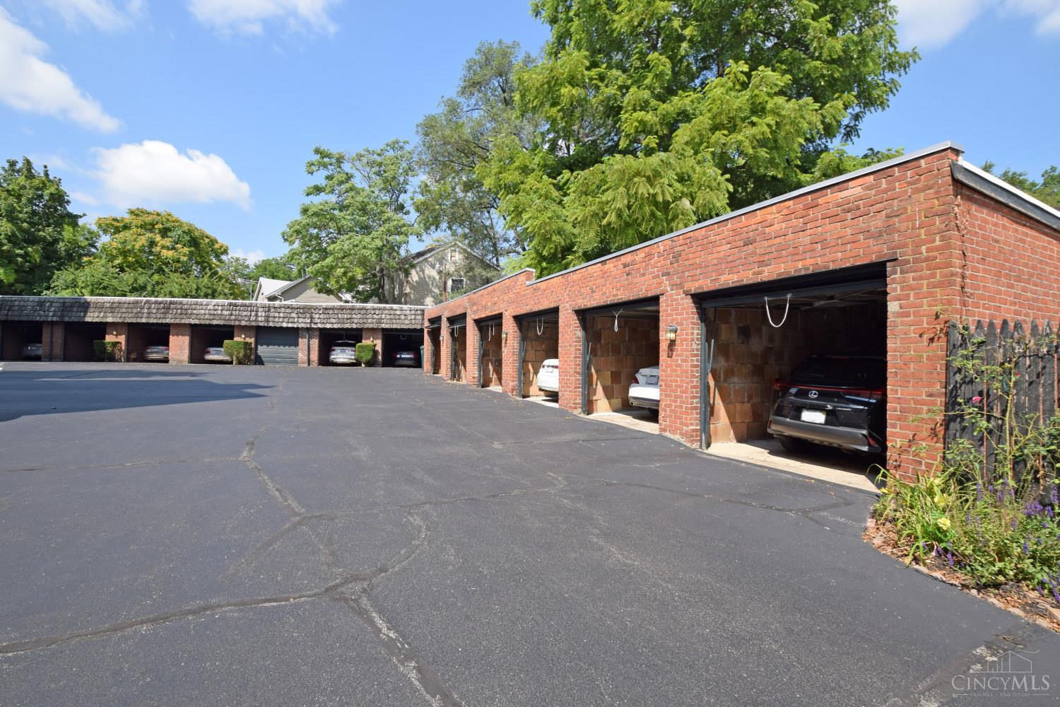 2136 Madison Road, Unit B Cincinnati, OH 45208 - Photo 39 of 41