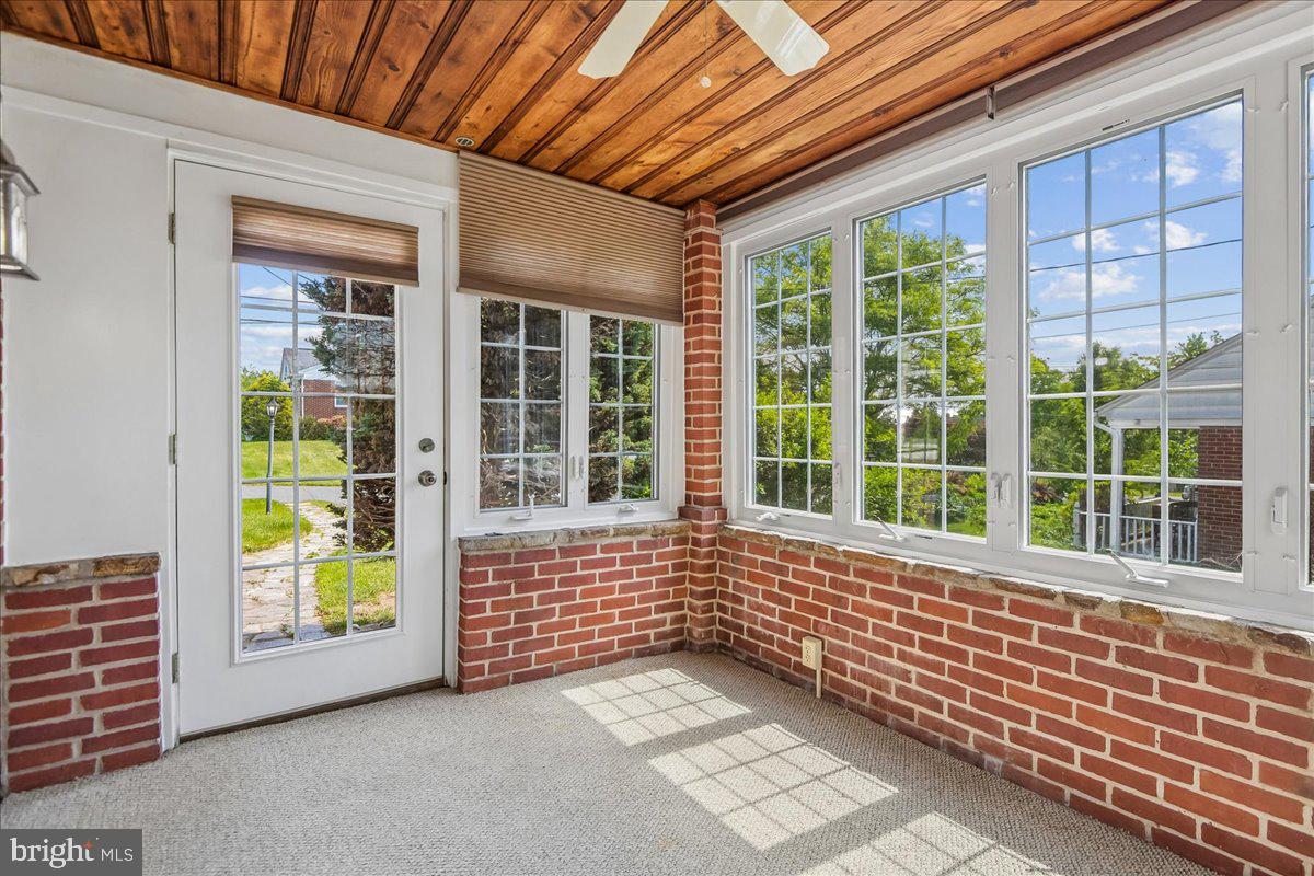 9412 Dana Vista Road Baltimore, MD 21236 - Photo 6 of 22 Sunny porch/office