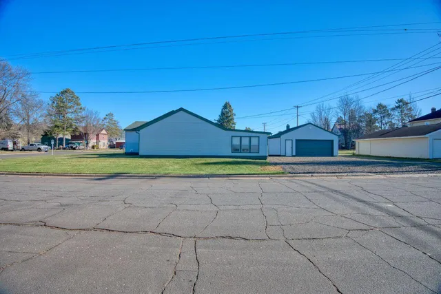 $229,900 | 529 West 4th Avenue, Keewatin, MN 55753