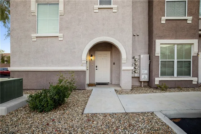 $290,000 | 10001 Peace Way, Unit 1264, Las Vegas, NV 89147
