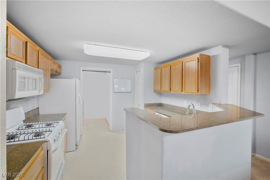 10001 Peace Way, Unit 1264 Las Vegas, NV 89147 - Photo 5 of 27 Kitchen with laundry room in rear