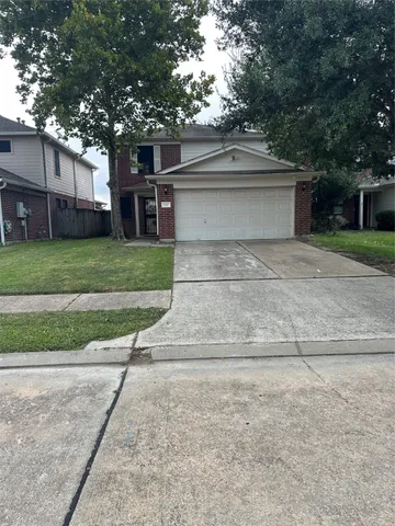 a view of a back yard of the house
