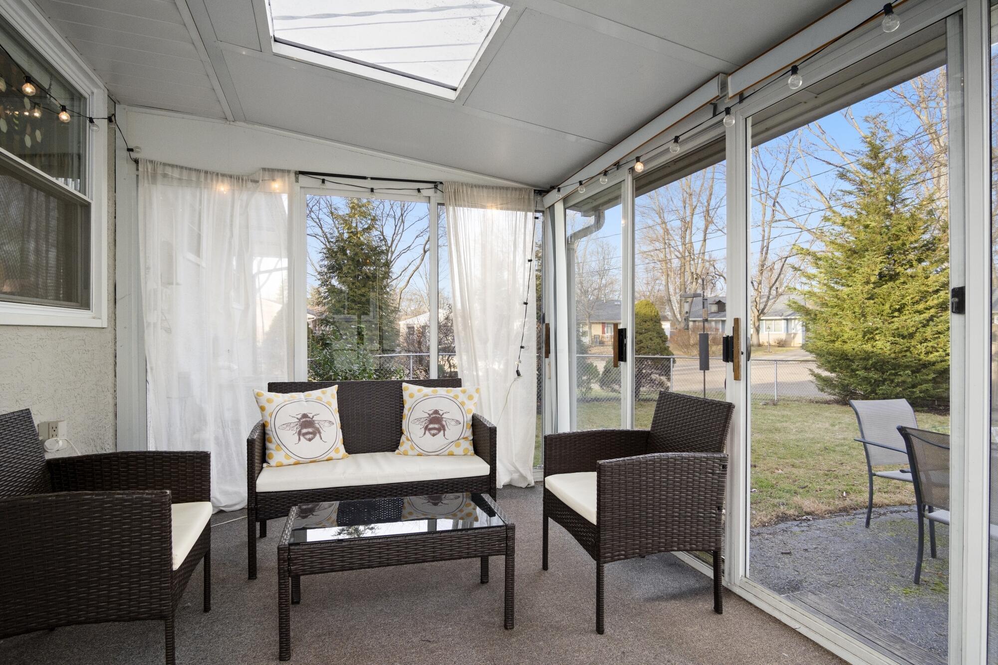5296 Roche Place Columbus, OH 43229 - Photo 10 of 29 Sun Room