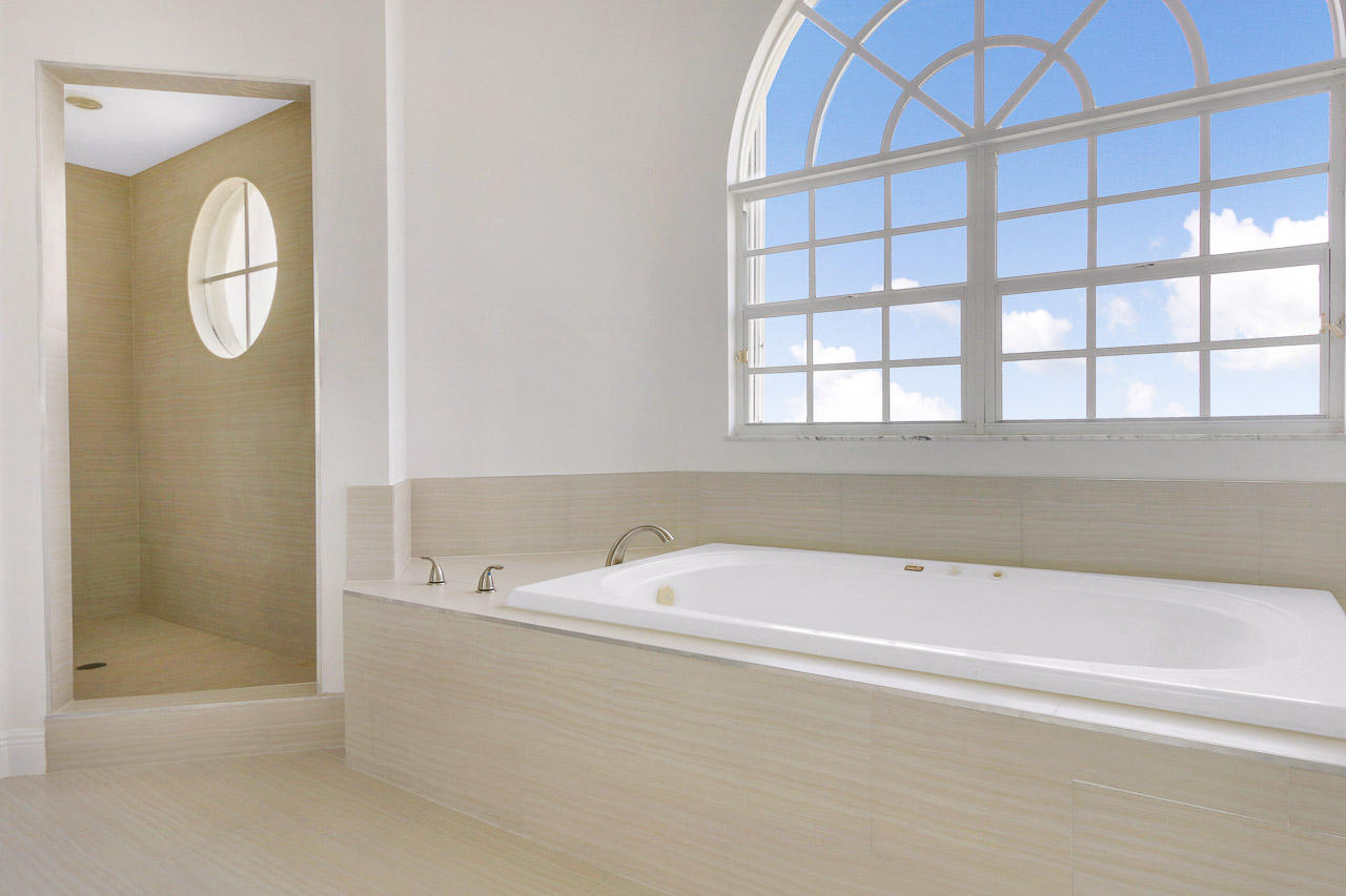 117 Ocean Key Way Jupiter, FL 33477 - Photo 12 of 43 Master Bathroom