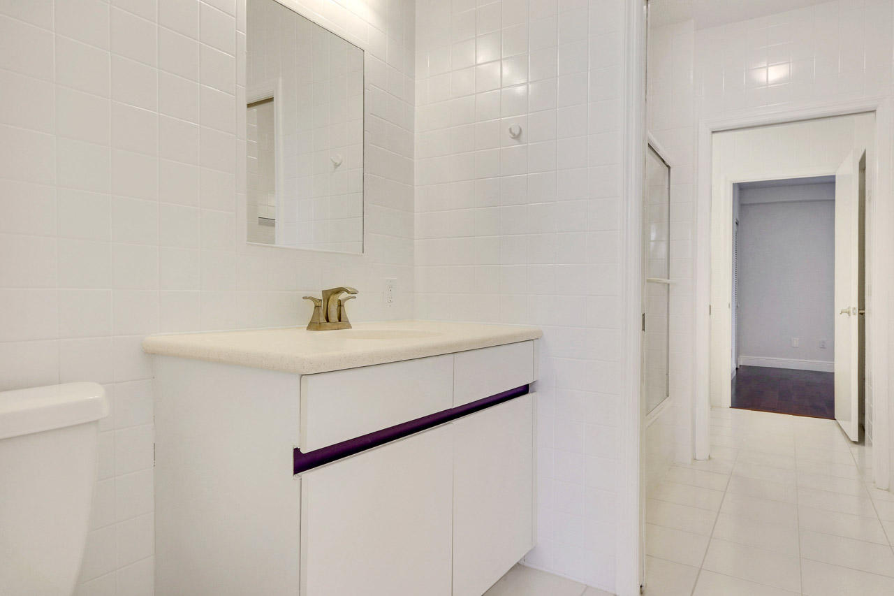 117 Ocean Key Way Jupiter, FL 33477 - Photo 24 of 43 Bathroom