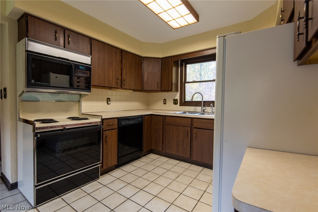 10170 Sherman Road Chardon, OH 44024 - Photo 22 of 35 Walk in pantry located conveniently behind the stove wall