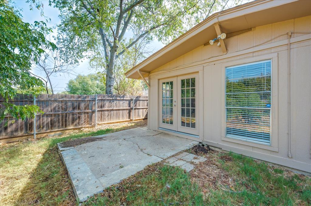 1902 Alan-A-Dale Road Arlington, TX 76013 - Photo 23 of 28 a view of backyard with deck and a large tree