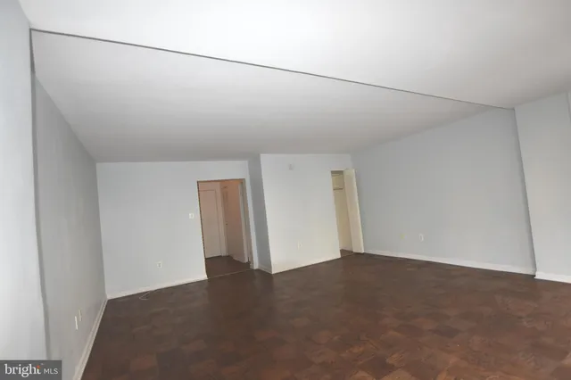 a view of a big room with closet