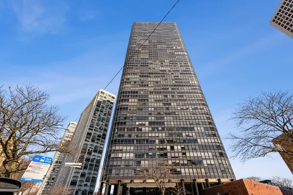 $279,900 | 5415 North Sheridan Road, Unit 2905, Chicago, IL 60640